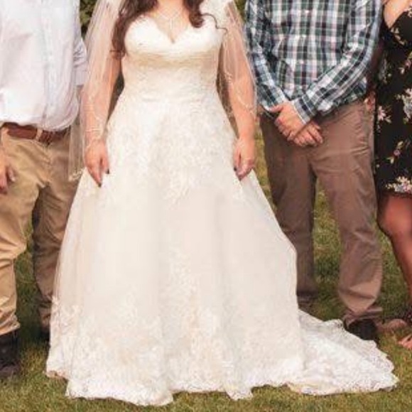 David's Bridal WHITE Lace and Tulle Wedding Dress